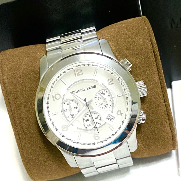 MICHAEL KORS “OVERSIZED RUNWAY” MK8026 SILVER WATCH - Picture 9 of 12